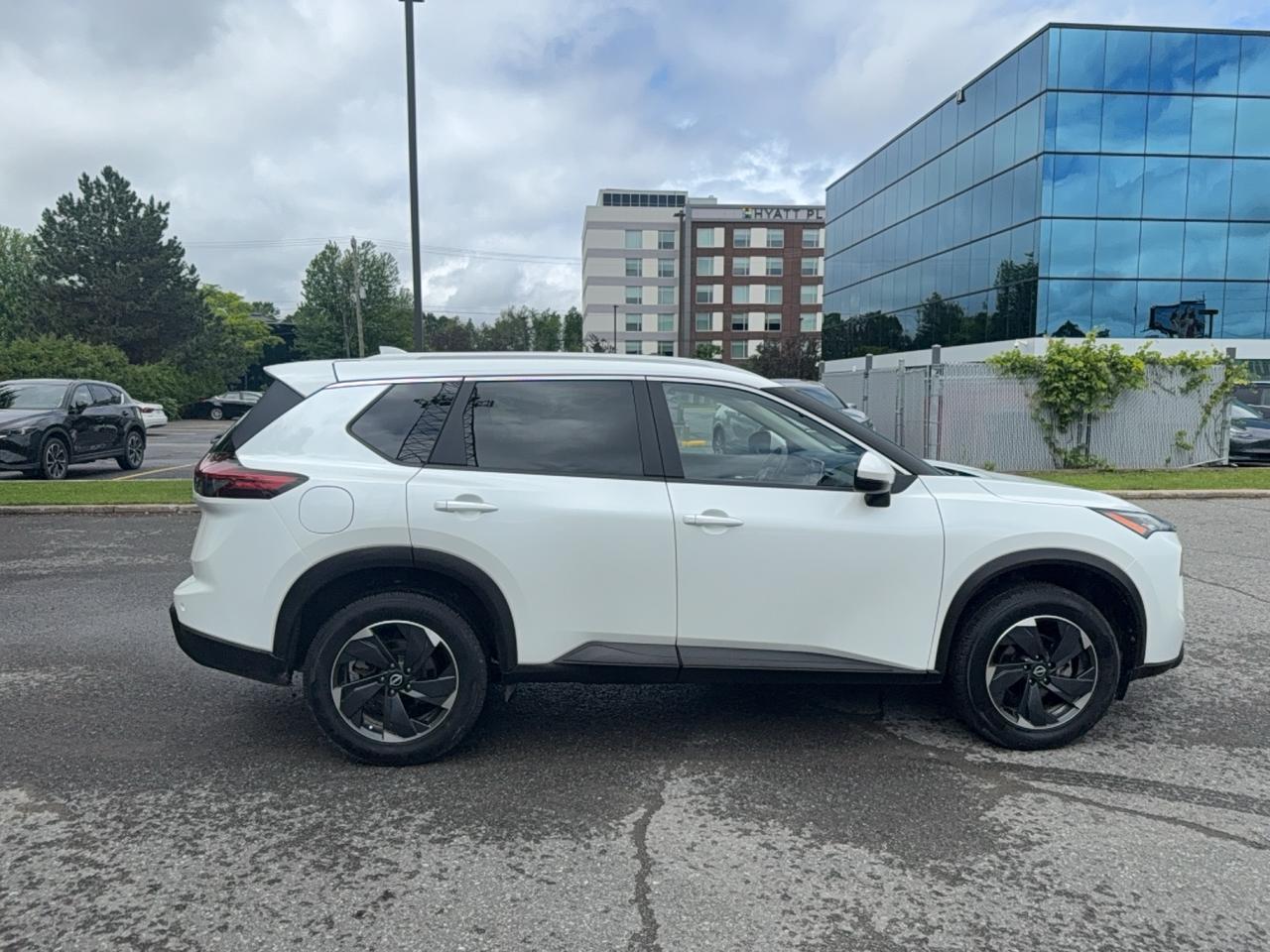 2024 Nissan Rogue SV MOONROOF