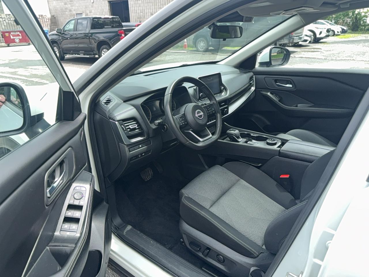 2024 Nissan Rogue SV MOONROOF