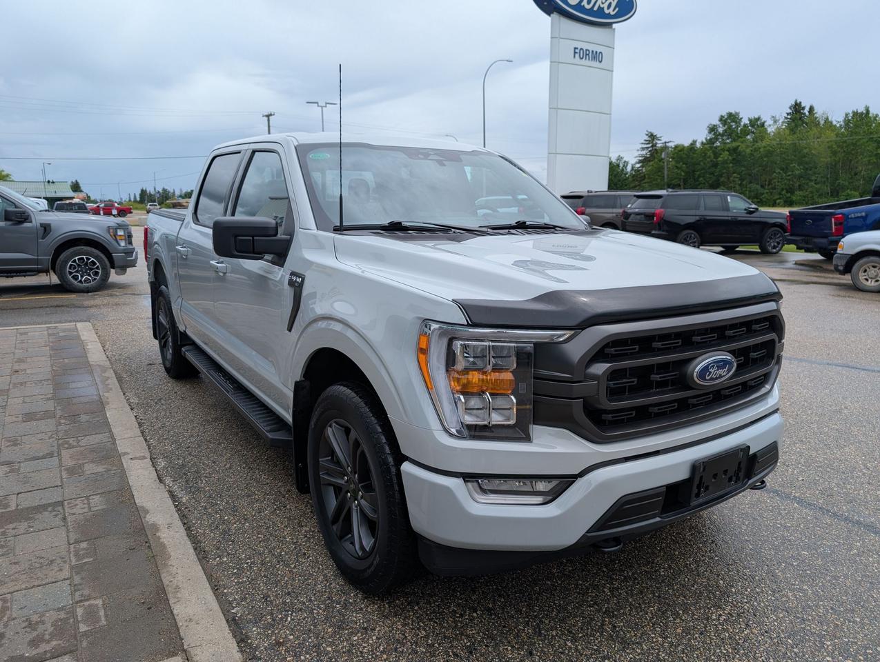 2023 Ford F-150 XLT Photo3
