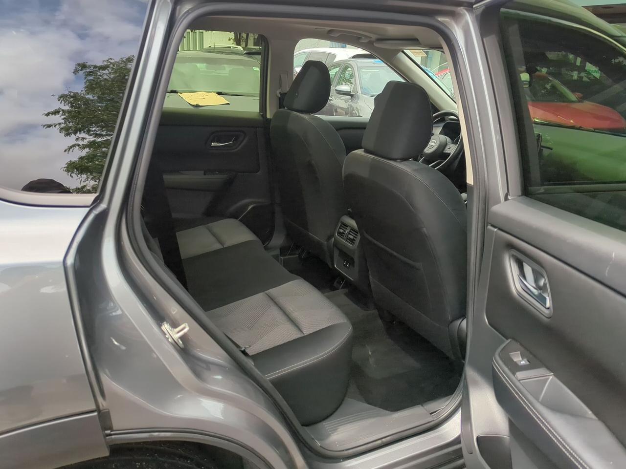 2024 Nissan Rogue SV MOONROOF