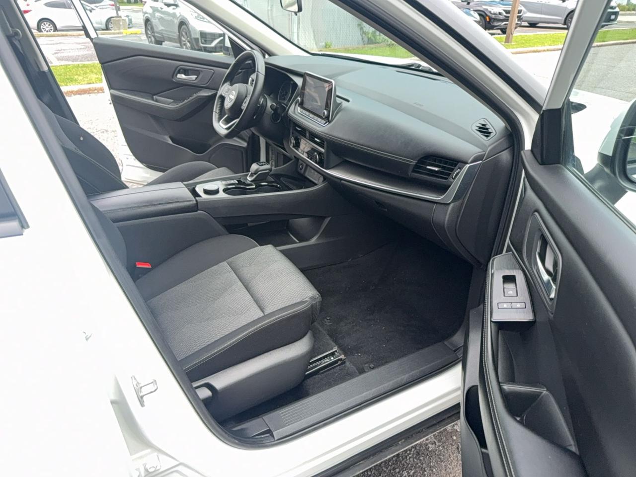 2024 Nissan Rogue SV MOONROOF
