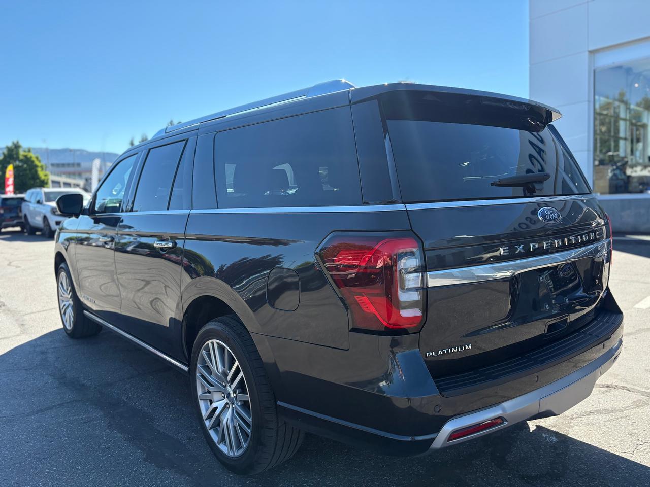 2023 Ford Expedition Platinum Max Photo2