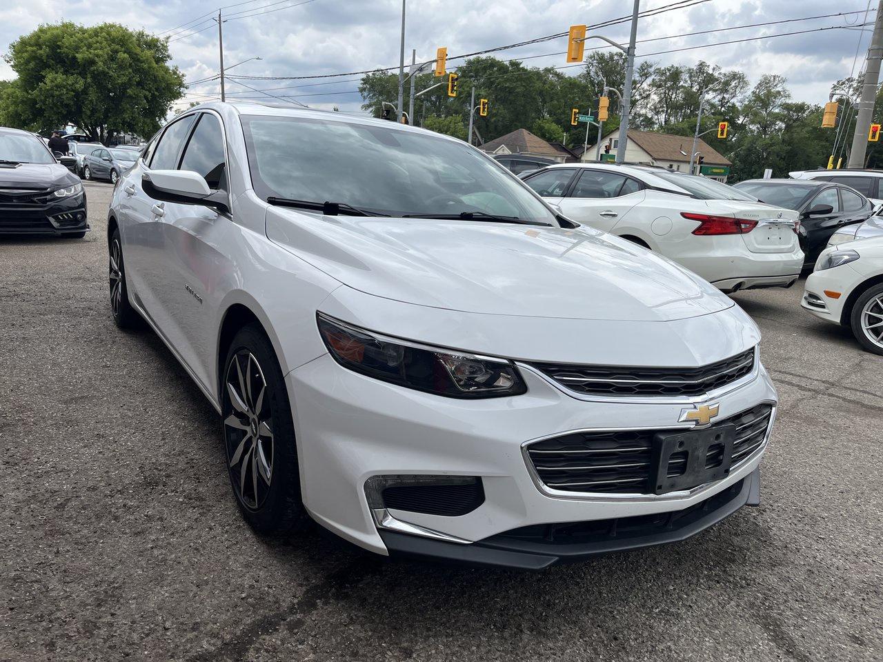 2016 Chevrolet Malibu LT Photo2