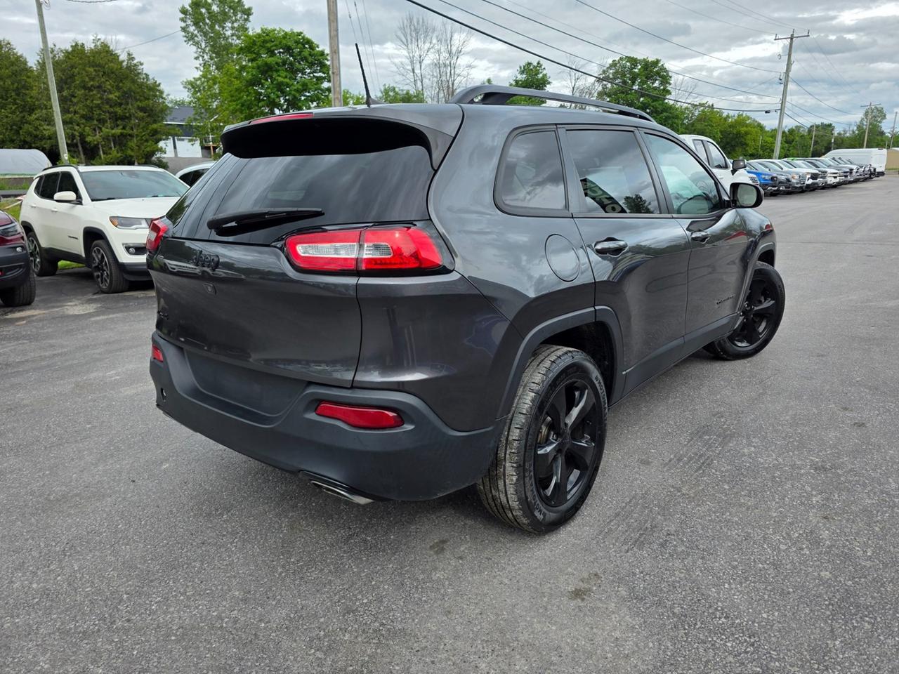 2016 Jeep Cherokee Latitude Photo