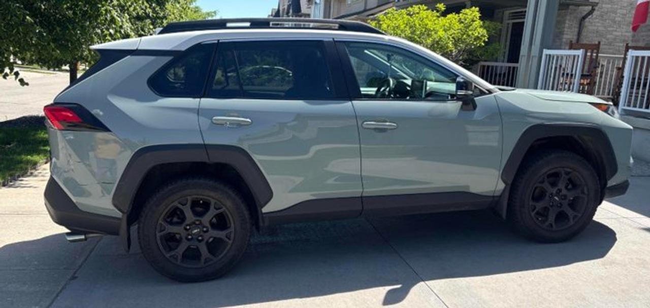 2021 Toyota RAV4 Trail TRD Off-Road AWD | Leather | Sunroof | Cooled + Heated Seats | Heated Wheel | and More ! Photo3