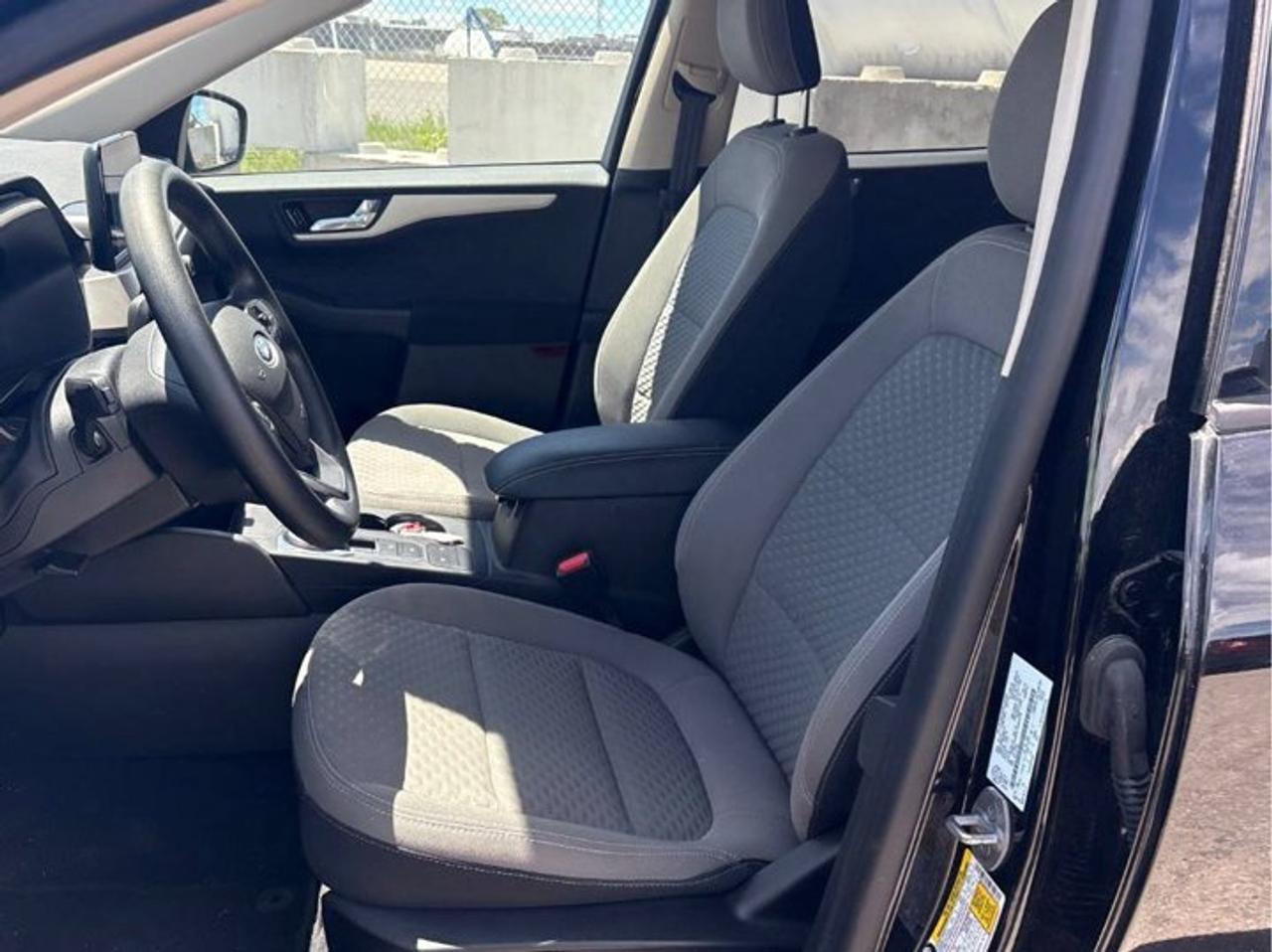 2020 Ford Escape SE AWD | Heated Seats | Lane Keep System | Co-Pilot 360 | Reverse Camera | and More ! Photo2