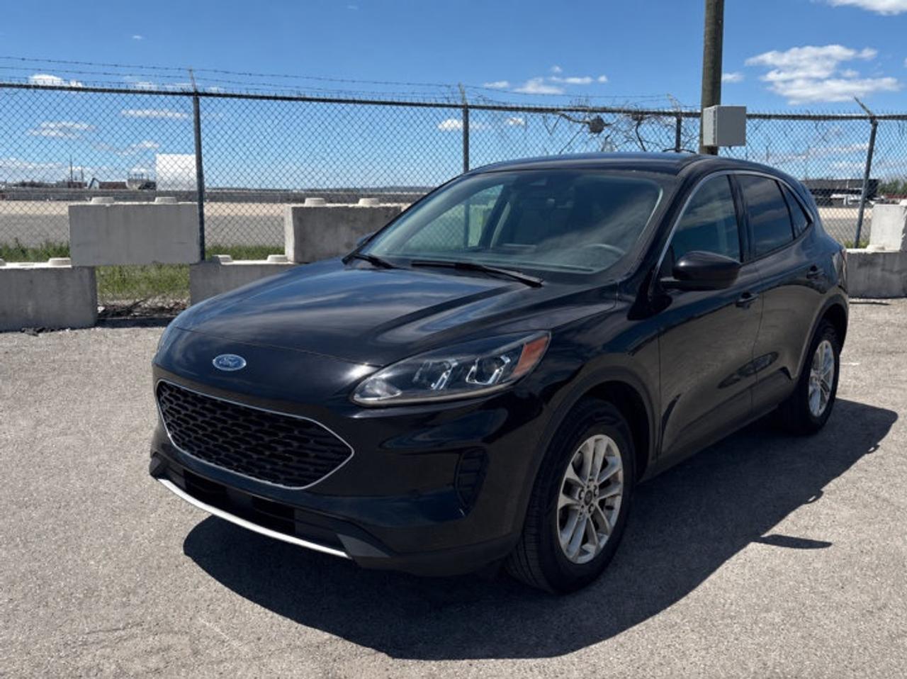 2020 Ford Escape SE AWD | Heated Seats | Lane Keep System | Co-Pilot 360 | Reverse Camera | and More ! Photo0