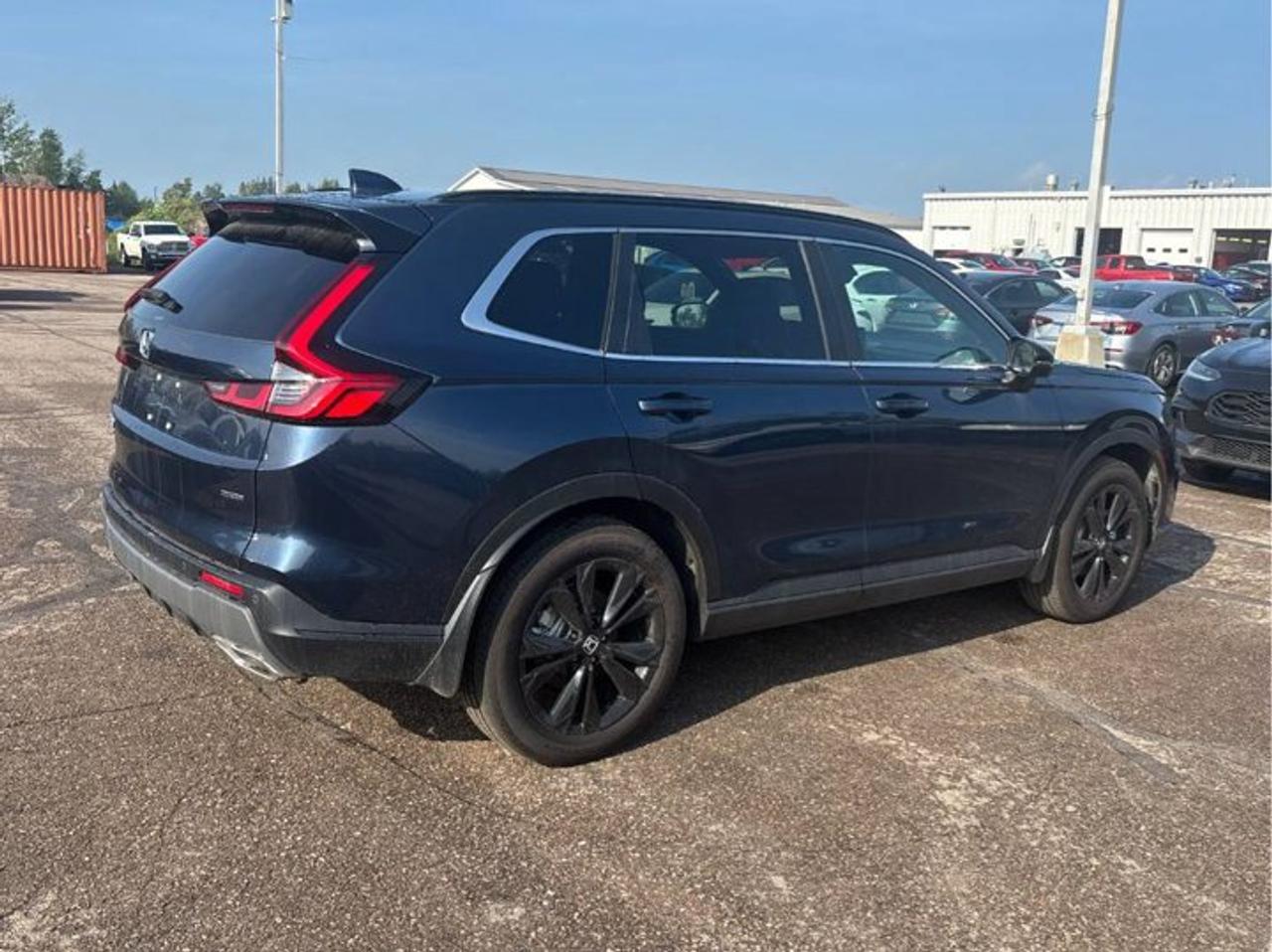 2023 Honda CR-V Hybrid Touring AWD | Leather | Sunroof | Bose Audio | Adaptive Cruise | Heated Wheel + Seats | and More ! Photo3