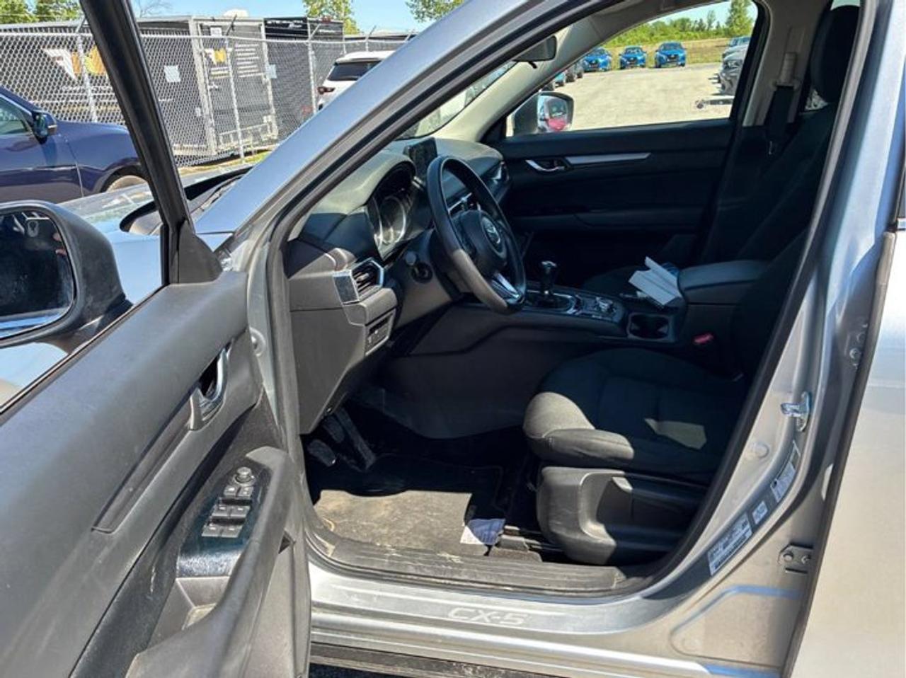 2018 Mazda CX-5 GX | Rare Manual | Heated Seats | Air Conditioning | Bluetooth | Rear Cam | Cruise | BSM and More ! Photo