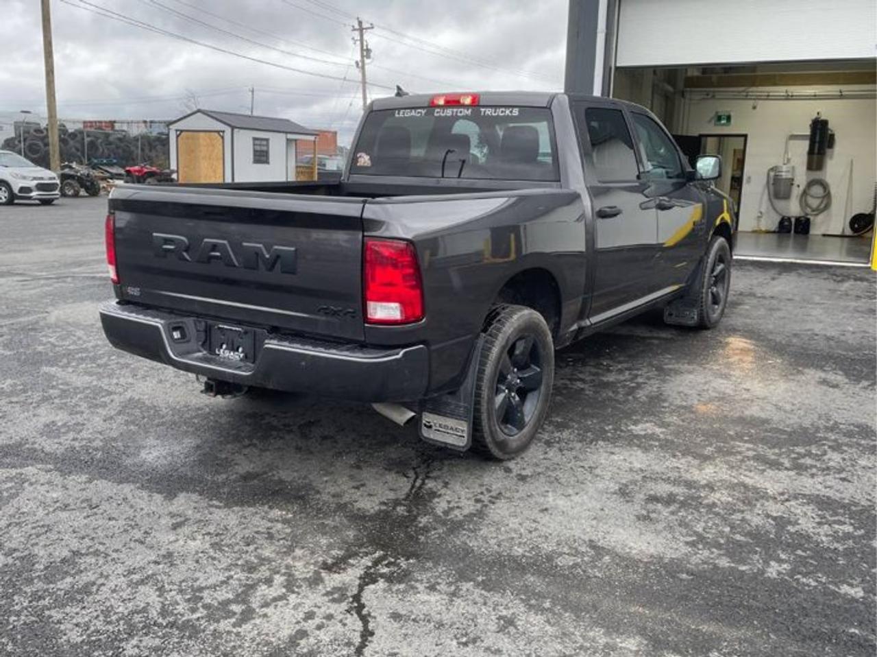 2023 RAM 1500 Classic Express Crew 4X4 | Night Edition | Heated Bucket Seats | Heated Wheel | Remote Start | and More ! Photo