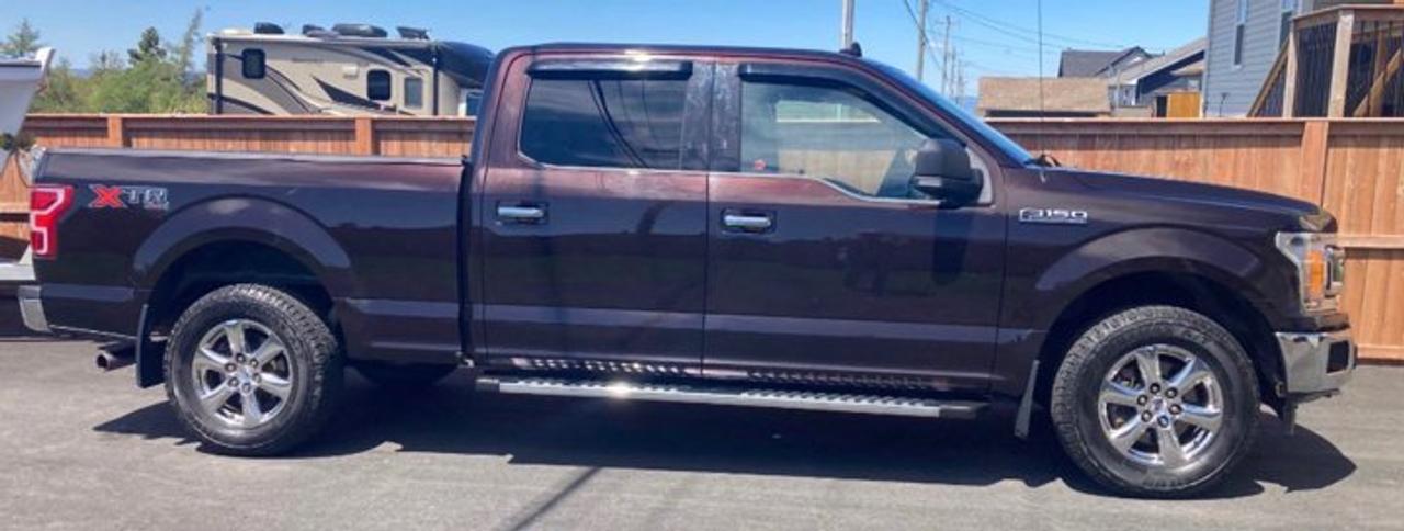 2018 Ford F-150 XLT Crew 4X4 | 5.0L V8 | 301A | XTR | Power Seat | CarPlay + Android | Rear Camera | and More ! Photo0