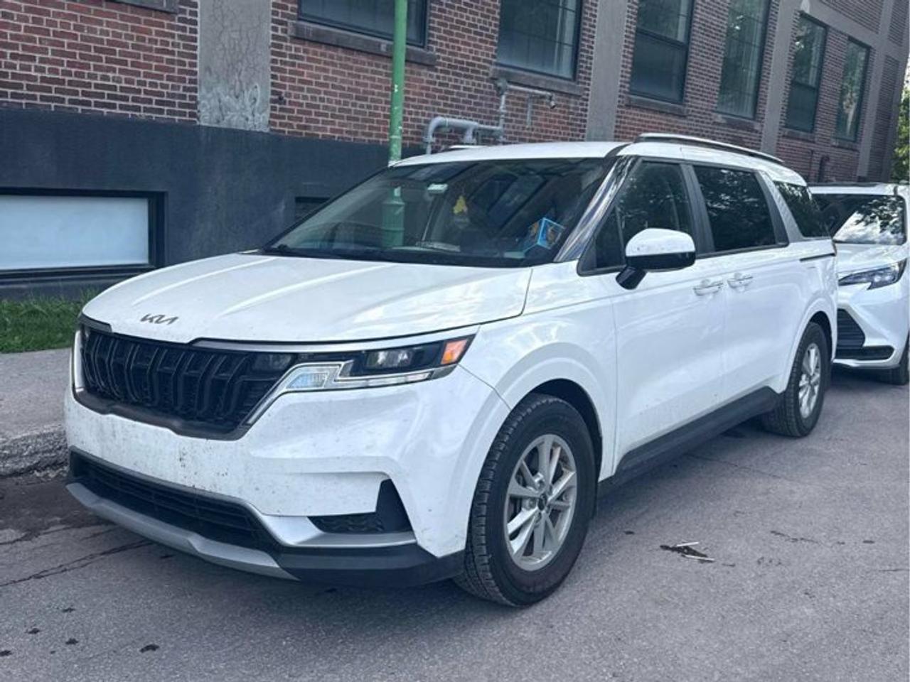 2024 Kia Carnival LX+ | 8 Passenger | Heated Seats | Power Sliding Doors + Liftgate | Wireless CarPlay | and More ! Photo0