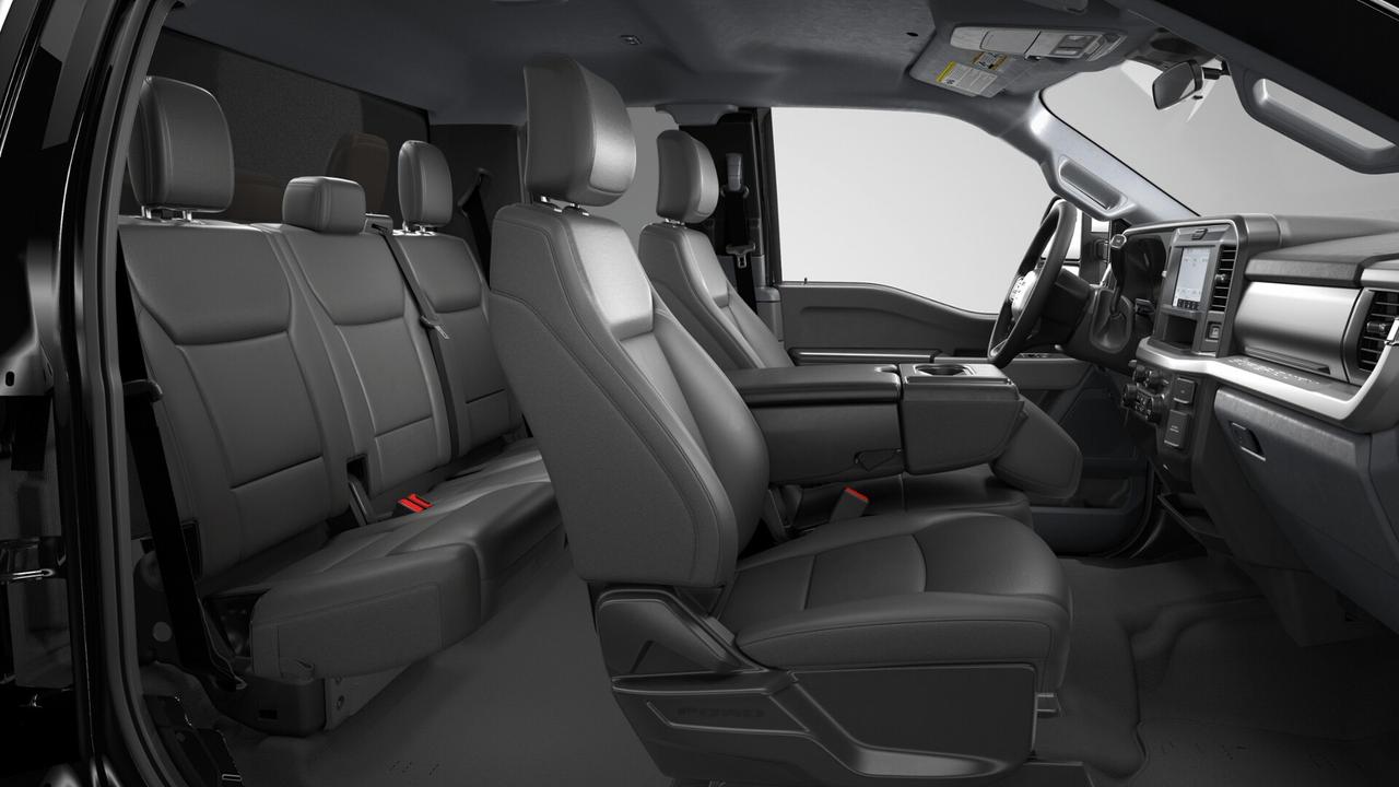 2026 Ford Super Duty F-350 XLT Photo