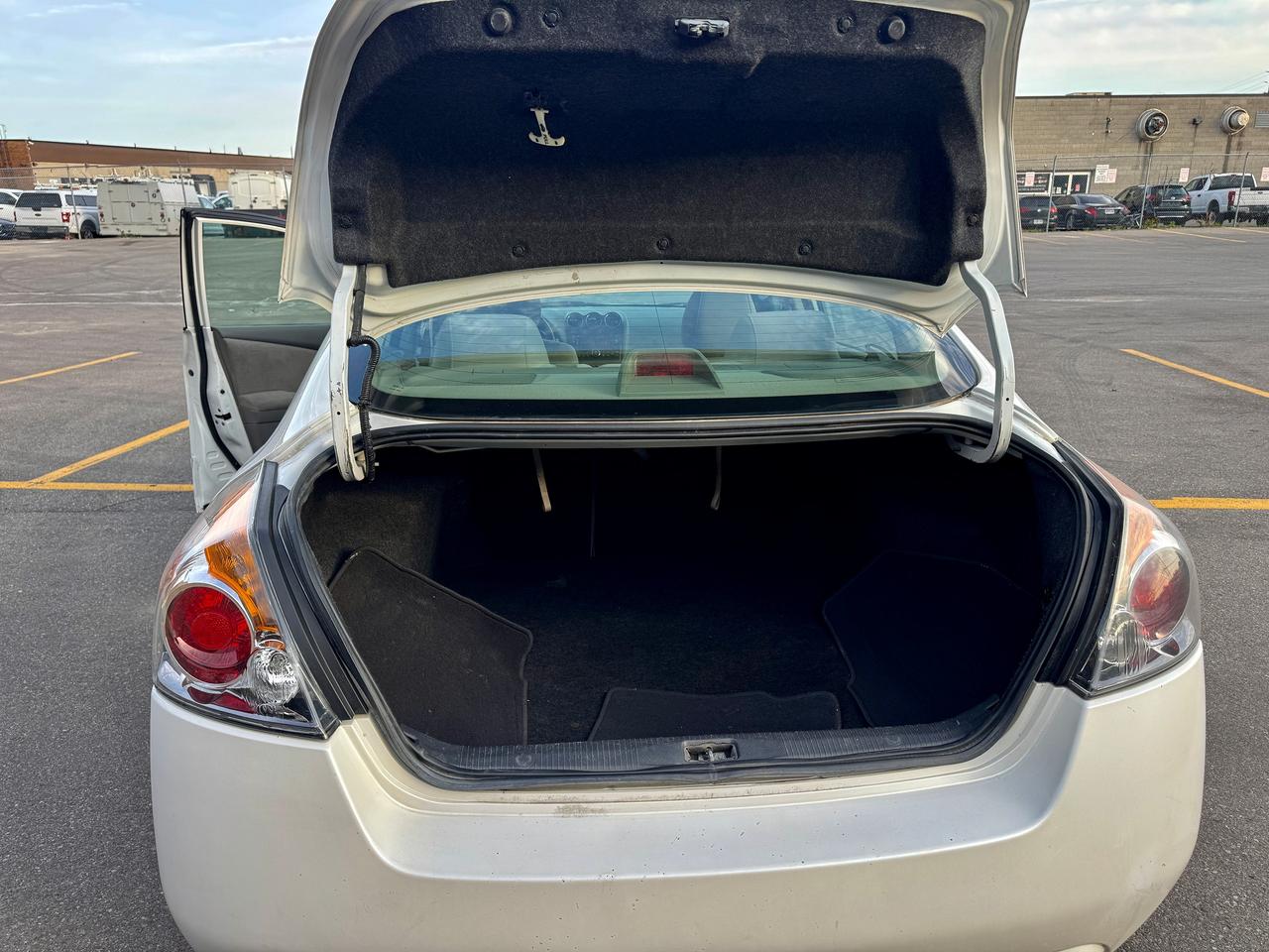2012 Nissan Altima 4dr Sdn I4 Man 2.5 S Photo