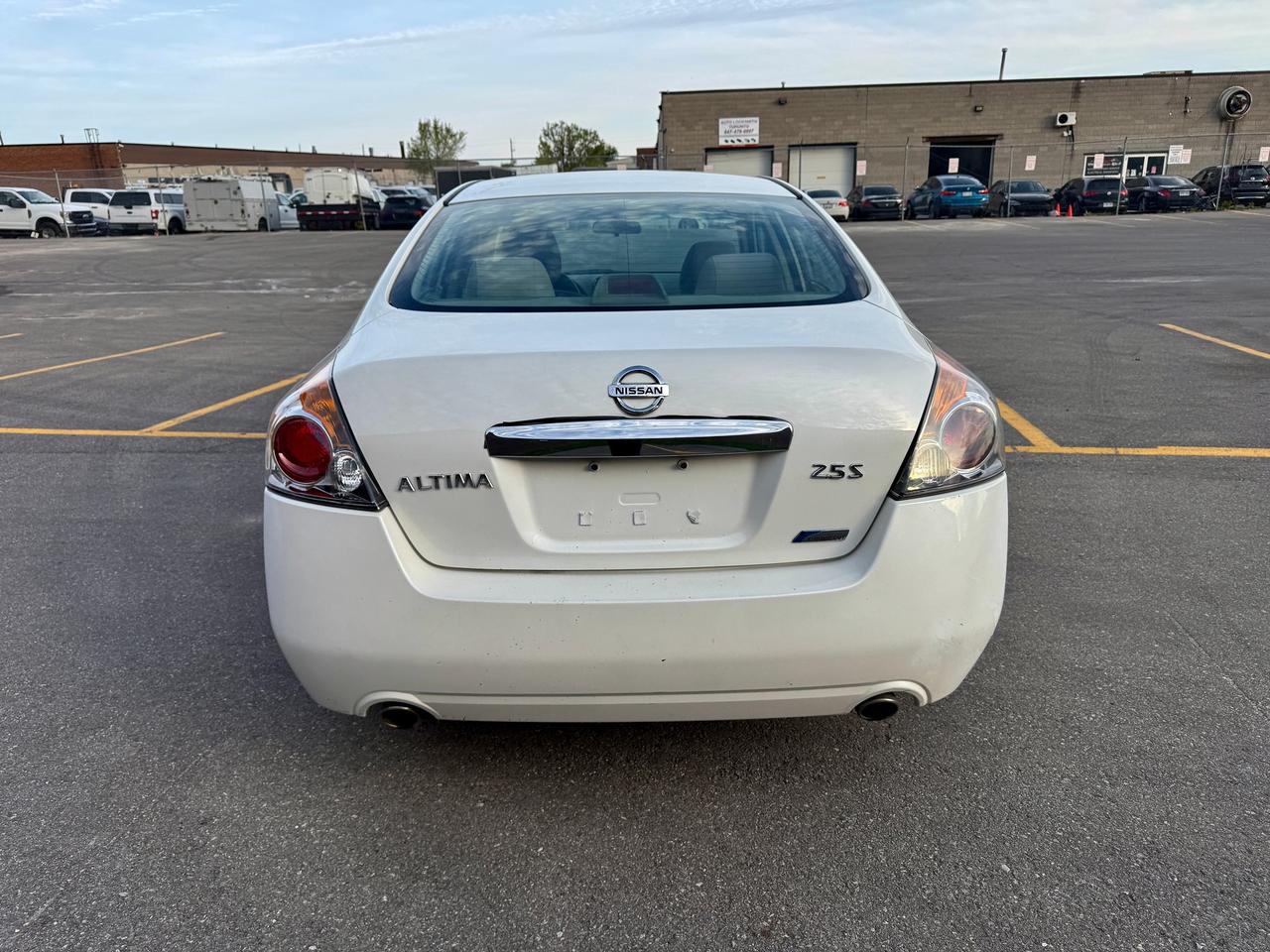 2012 Nissan Altima 4dr Sdn I4 Man 2.5 S Photo