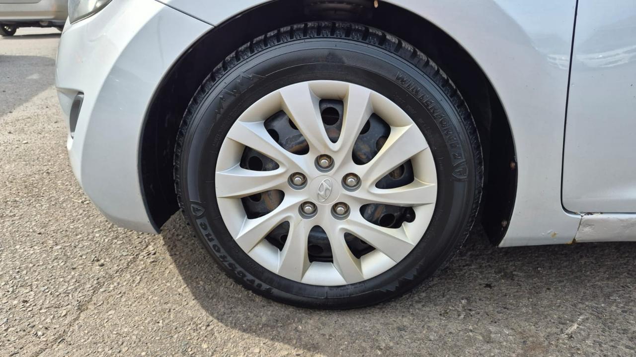 2012 Hyundai Elantra GL, MANUAL, 2 SETS OF TIRES, 4 CYL, AS IS SPECIAL Photo