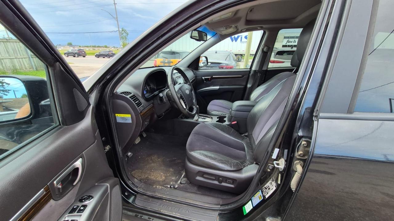 2011 Hyundai Santa Fe AS IS SPECIAL, GL SPORT, ALLOYS, V6, FWD Photo