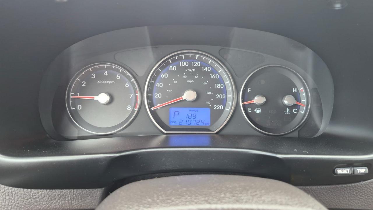 2011 Hyundai Santa Fe AS IS SPECIAL, GL SPORT, ALLOYS, V6, FWD Photo