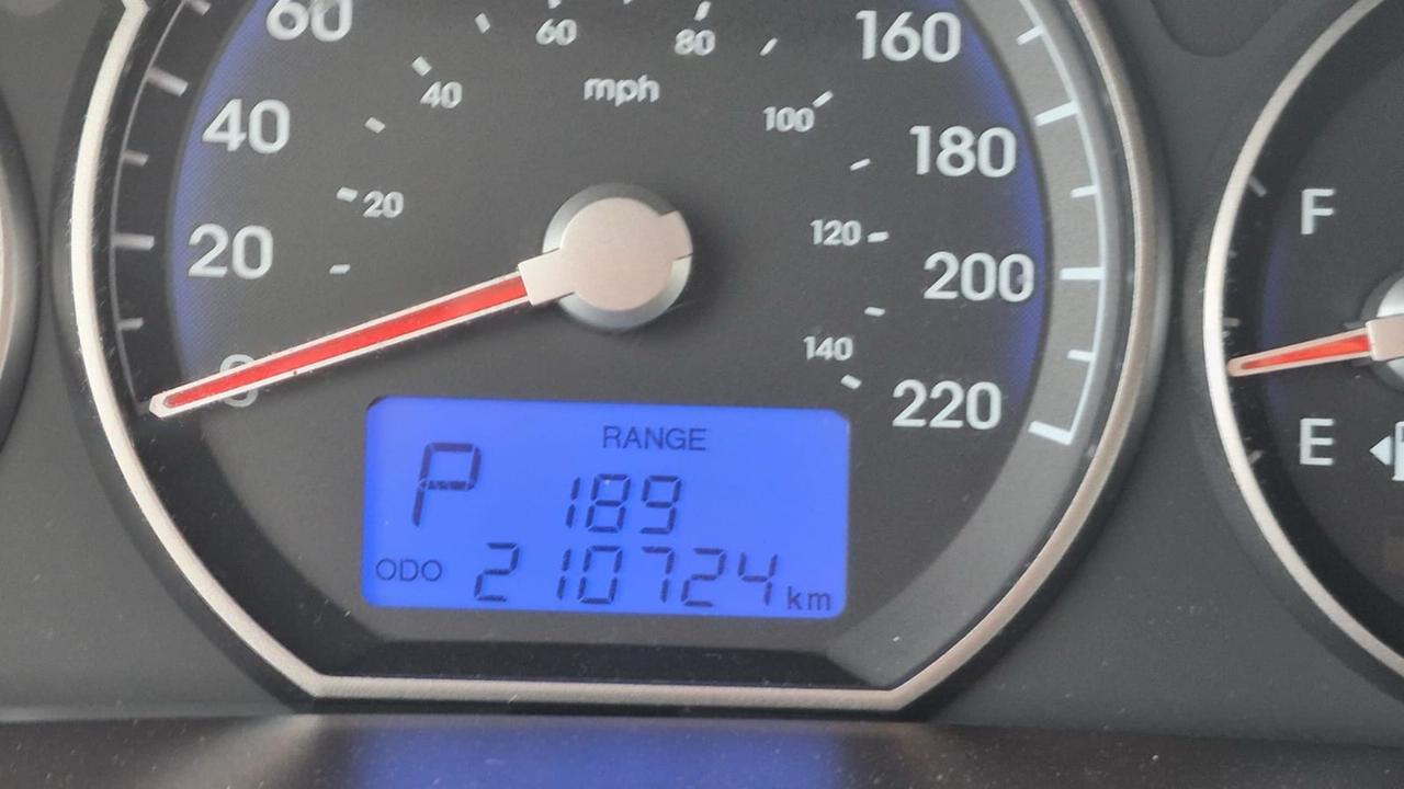 2011 Hyundai Santa Fe AS IS SPECIAL, GL SPORT, ALLOYS, V6, FWD Photo