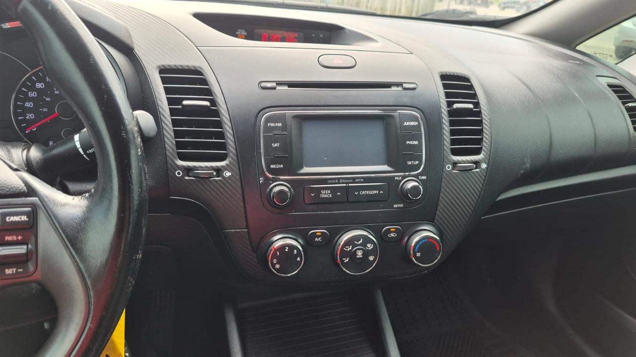 2014 Kia Forte EX, SEDAN, AUTO, ALLOYS, GREAT ON FUEL, CERTIFIED Photo