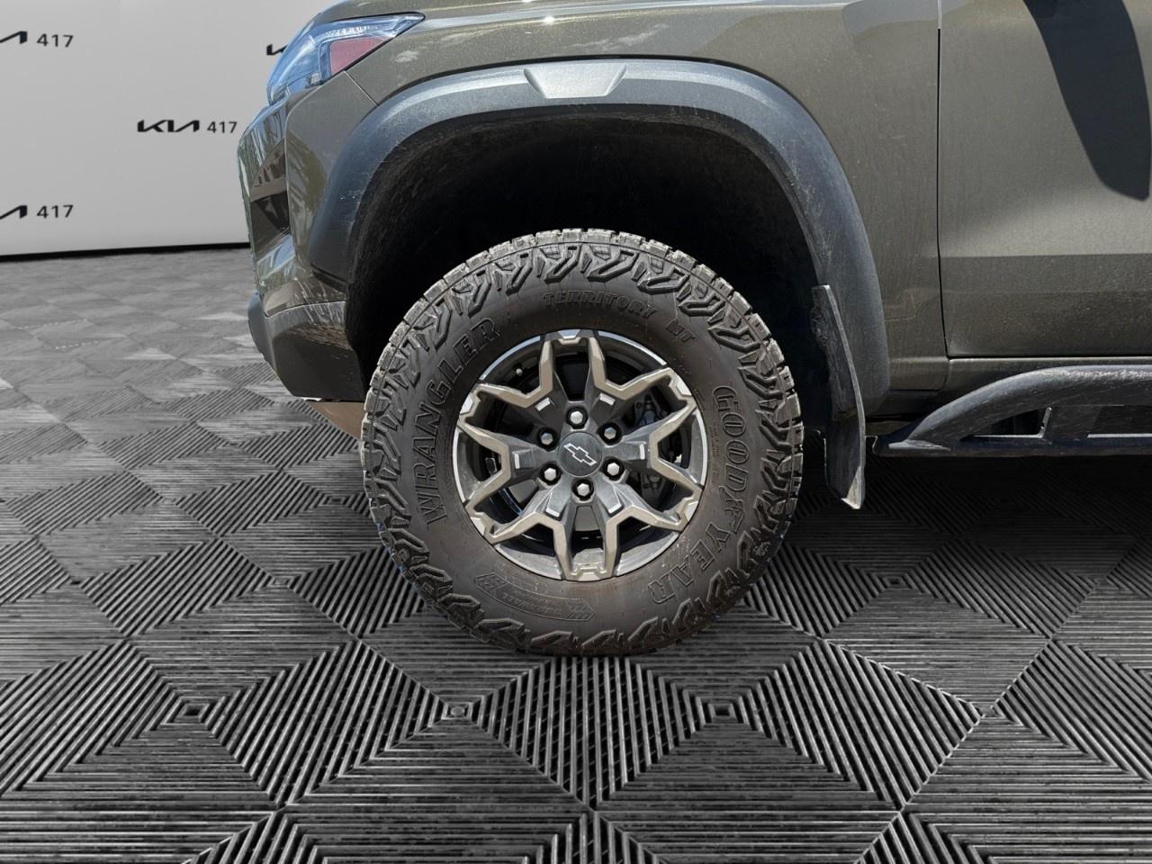 2024 Chevrolet Colorado Crew Cab Short Box 4-Wheel Drive ZR2 Photo