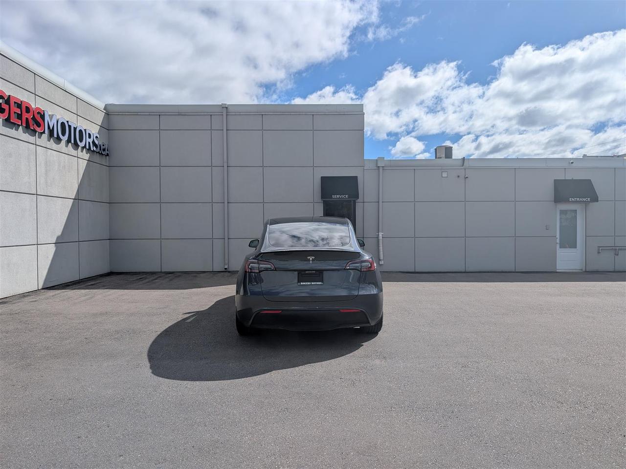 2022 Tesla Model Y PERFORMANCE AWD - DUAL MOTOR Photo2