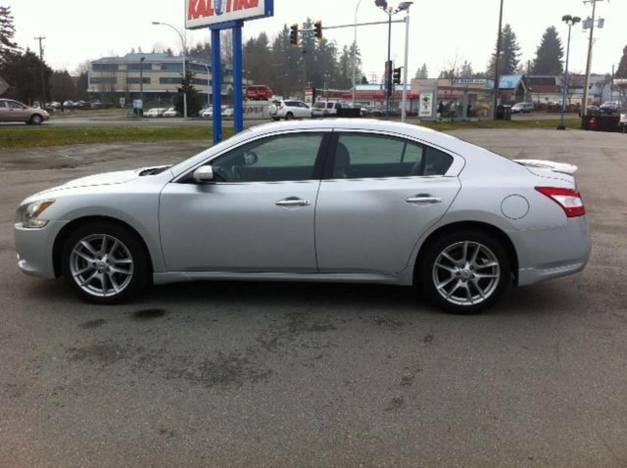 2010 Nissan Maxima CVT - Photo #5