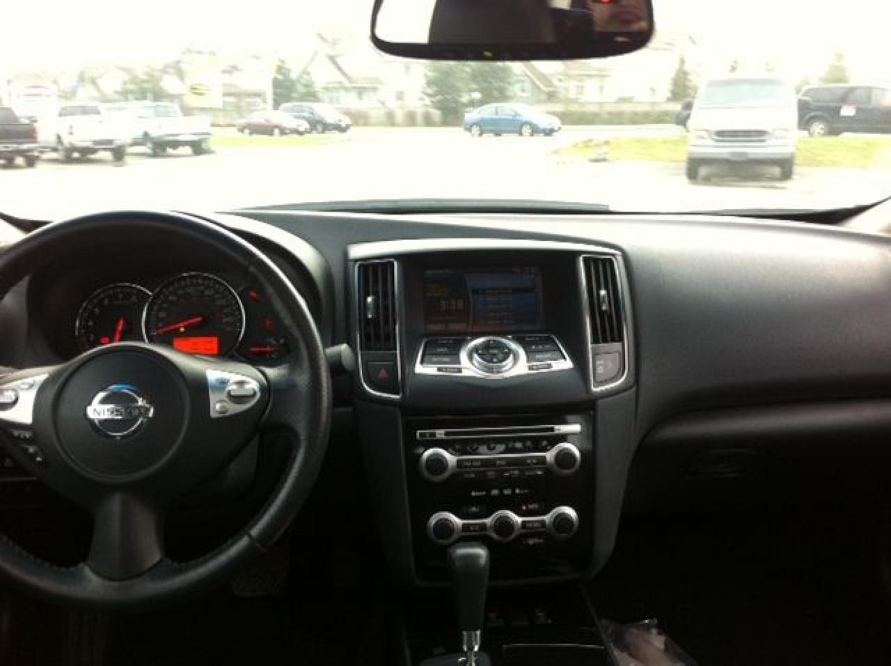 2010 Nissan Maxima CVT - Photo #11