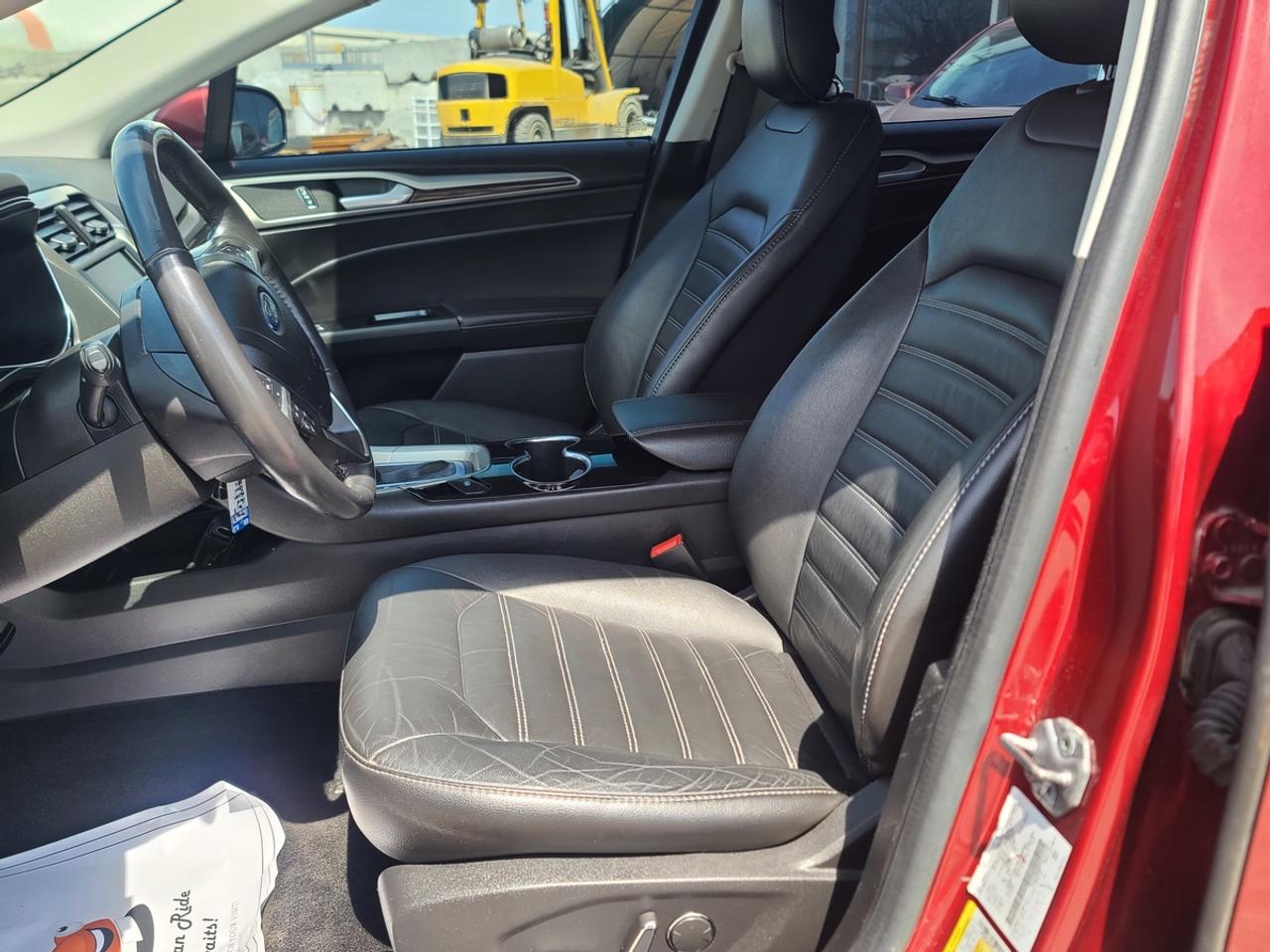 2015 Ford Fusion SE Photo