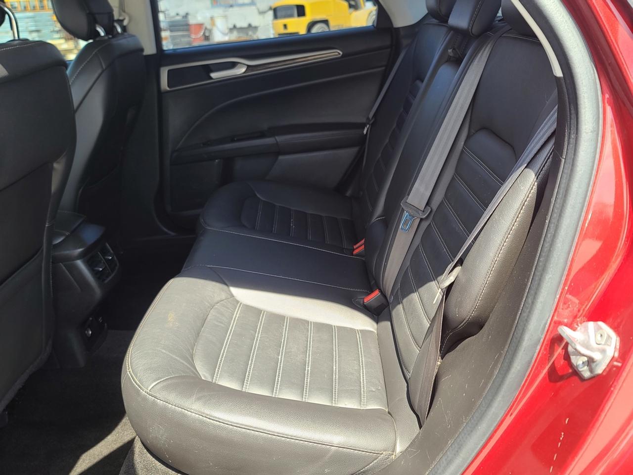 2015 Ford Fusion SE Photo
