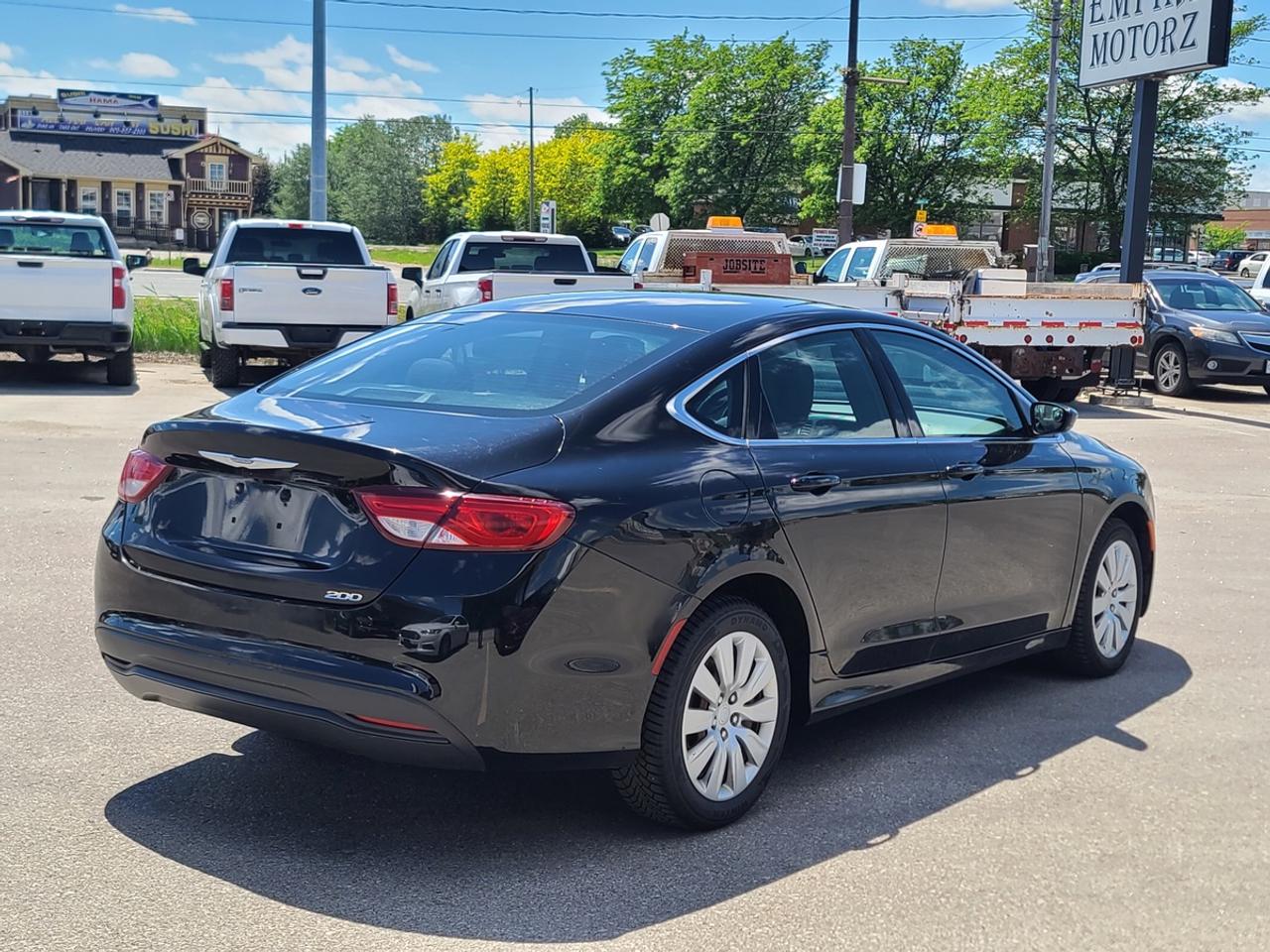 2016 Chrysler 200 LX Photo