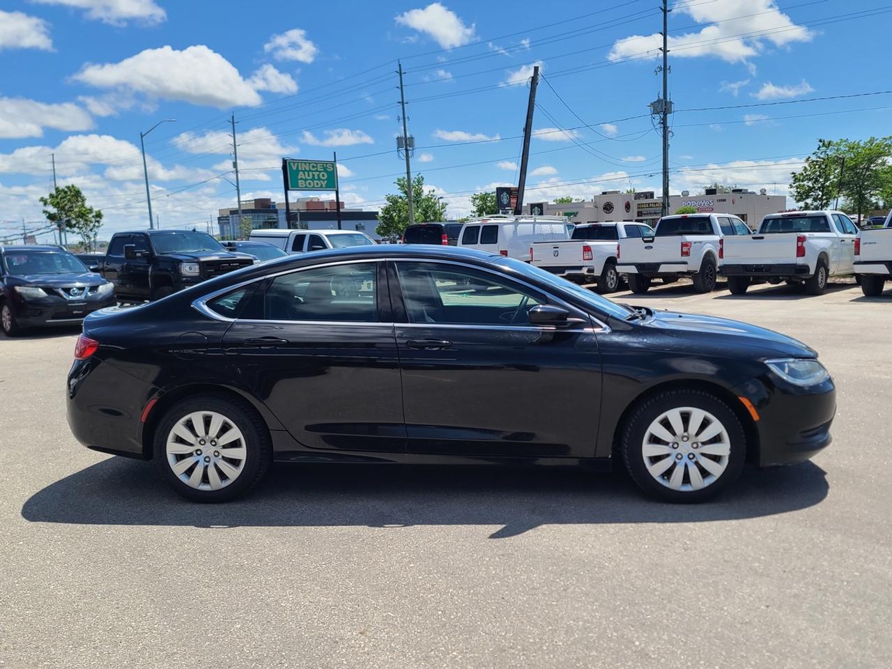 2016 Chrysler 200 LX Photo