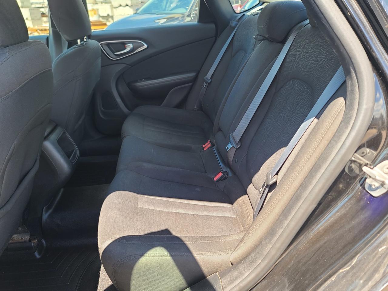 2016 Chrysler 200 LX Photo