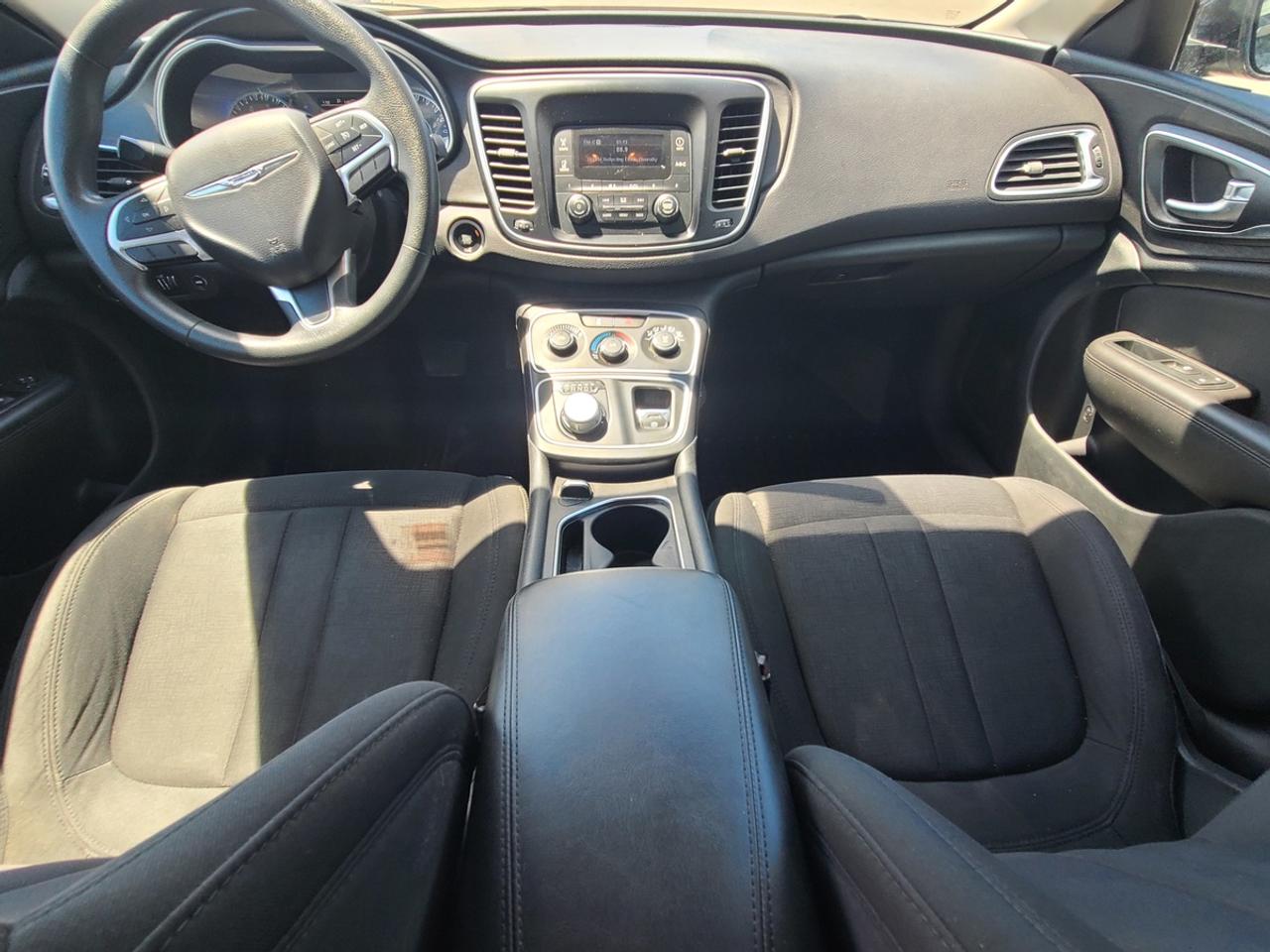 2016 Chrysler 200 LX Photo