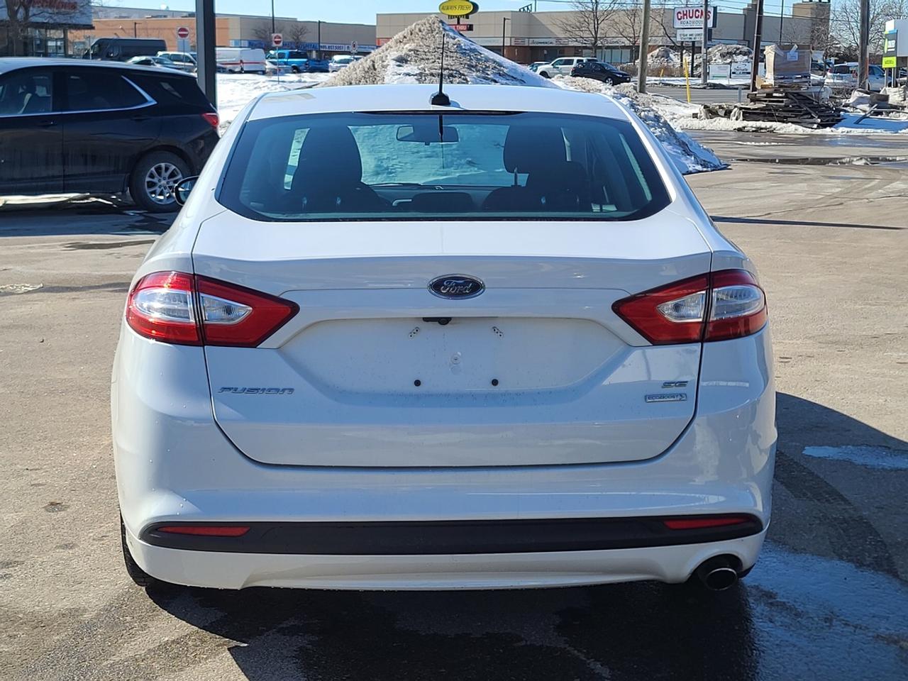 2016 Ford Fusion SE Photo4