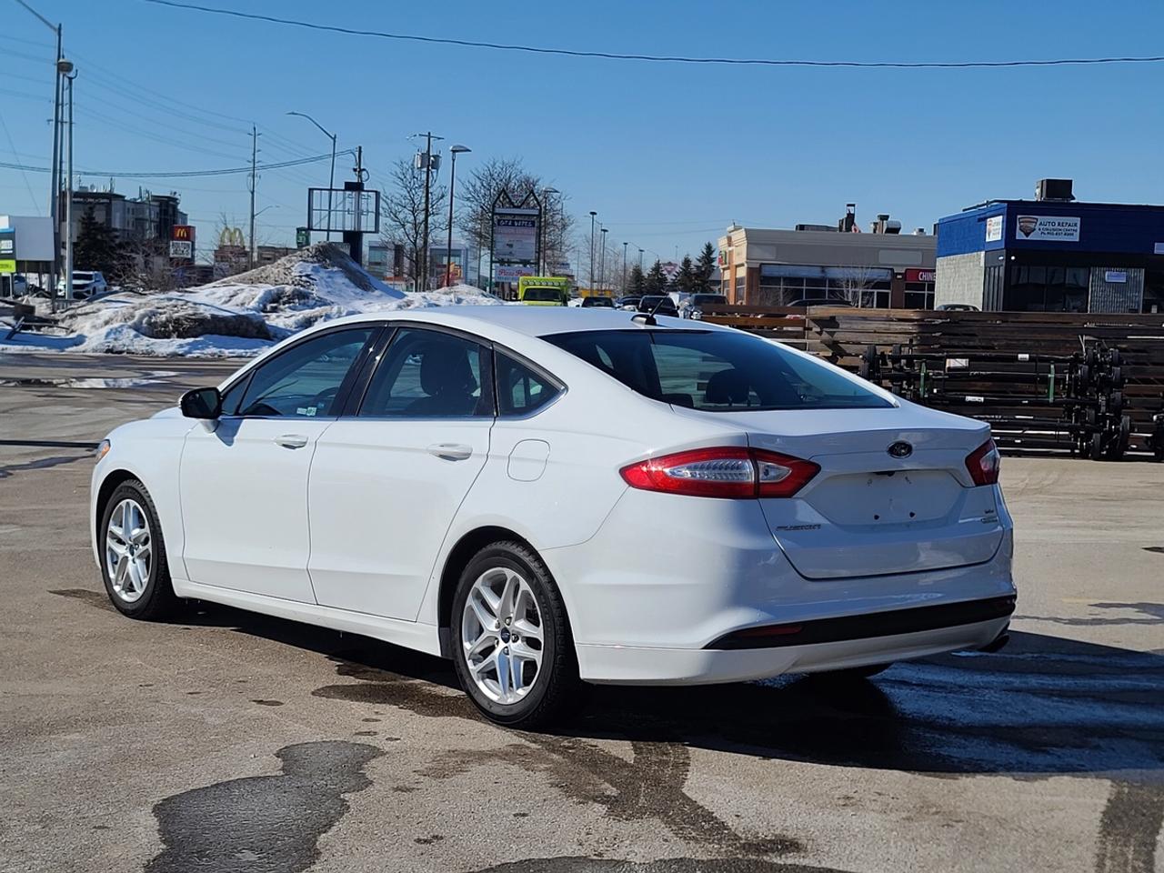 2016 Ford Fusion SE Photo3