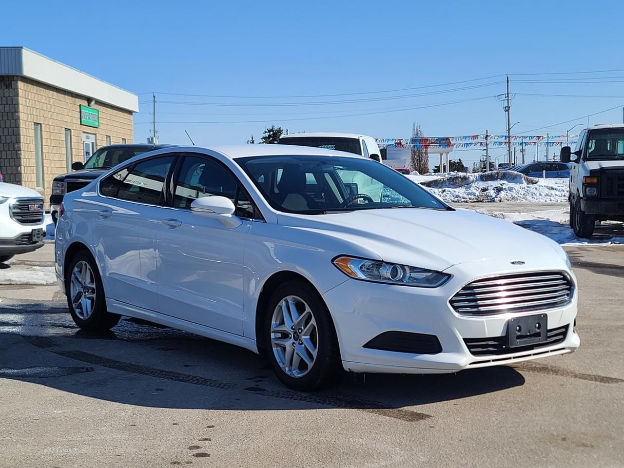 2016 Ford Fusion SE Photo