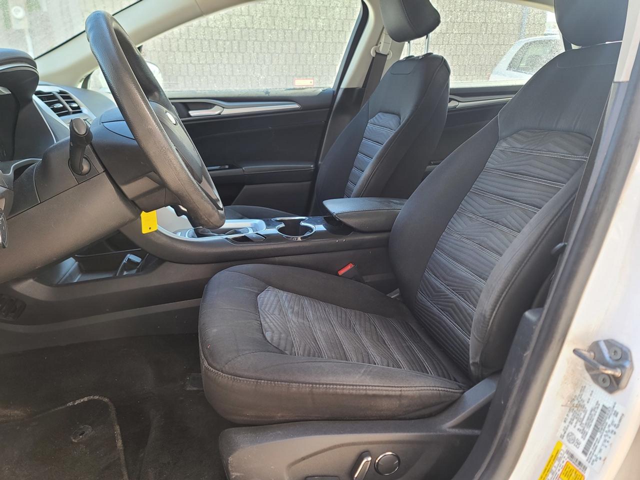 2016 Ford Fusion SE Photo
