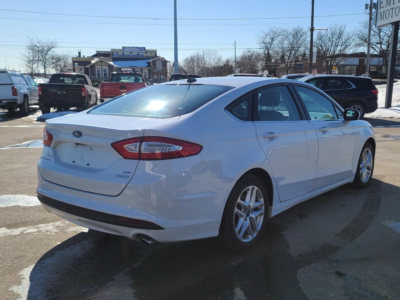 2016 Ford Fusion SE Photo