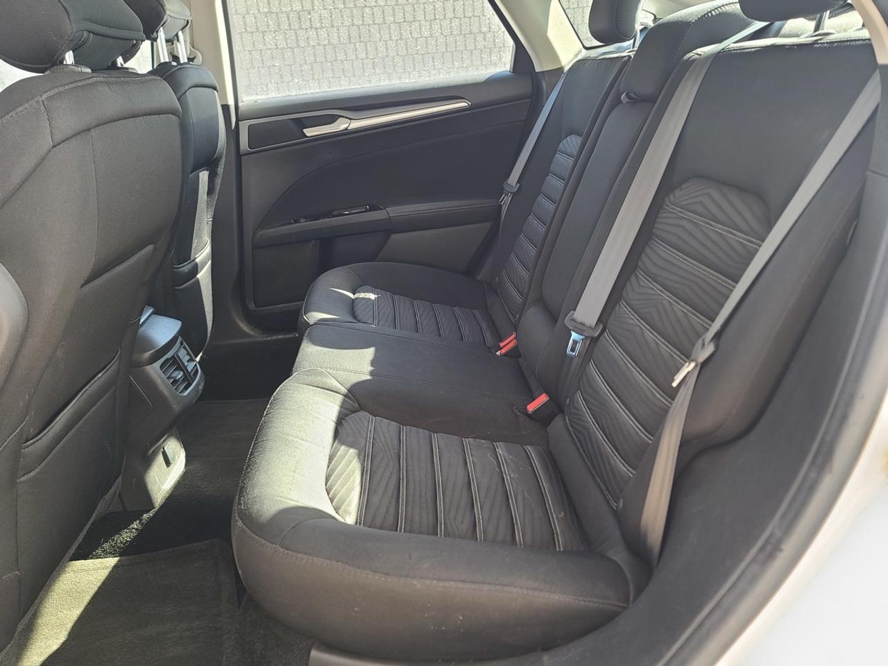 2016 Ford Fusion SE Photo