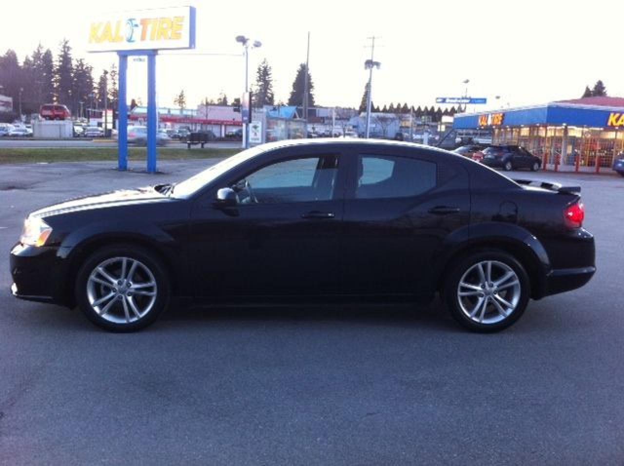 2012 Dodge Avenger SXT - Photo #2