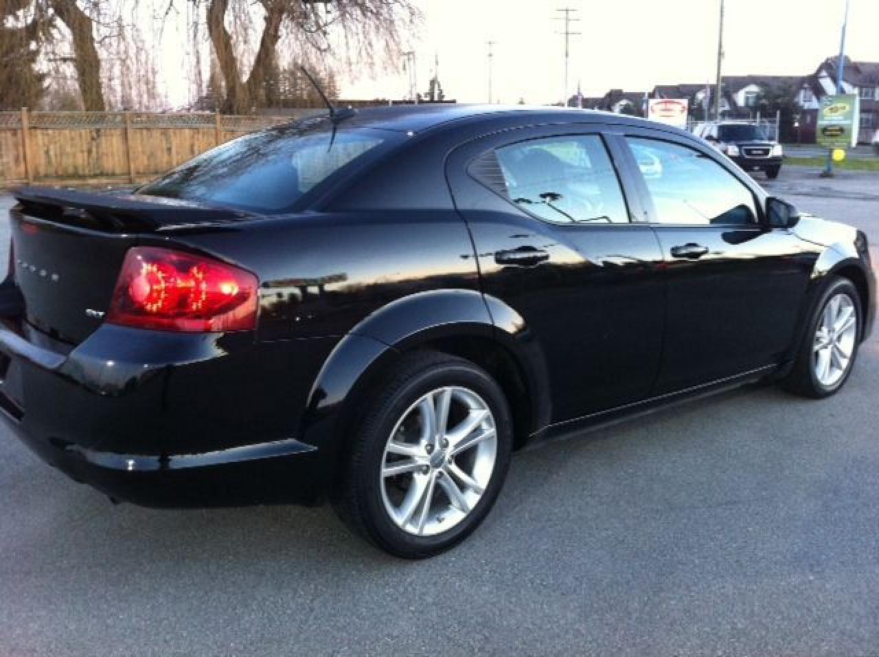 2012 Dodge Avenger SXT - Photo #3