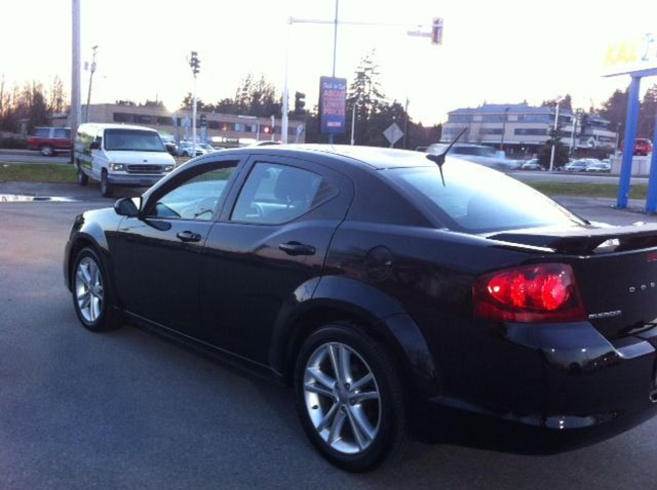 2012 Dodge Avenger SXT - Photo #6