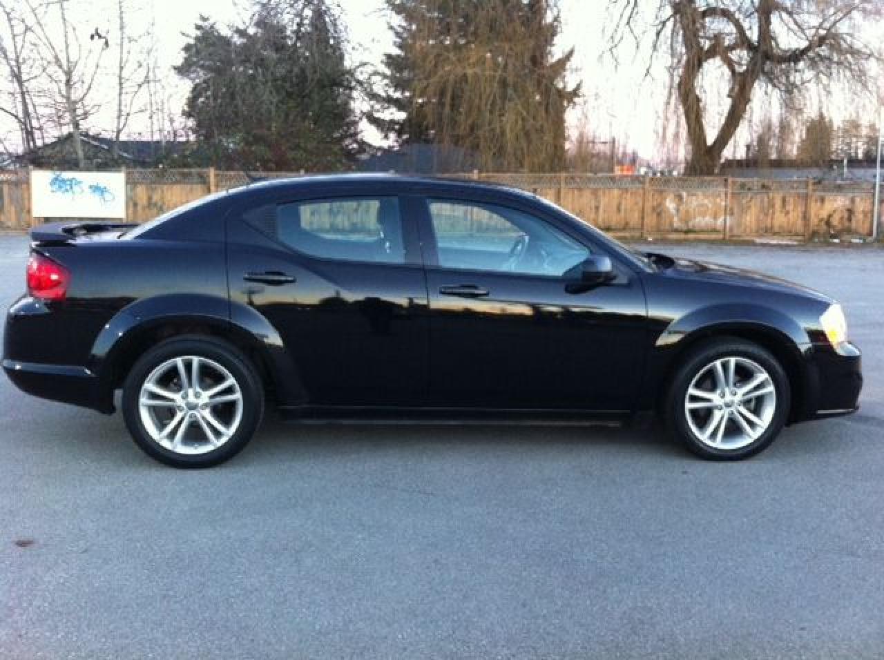2012 Dodge Avenger SXT - Photo #7