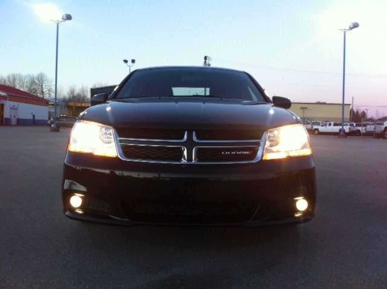2012 Dodge Avenger SXT - Photo #9