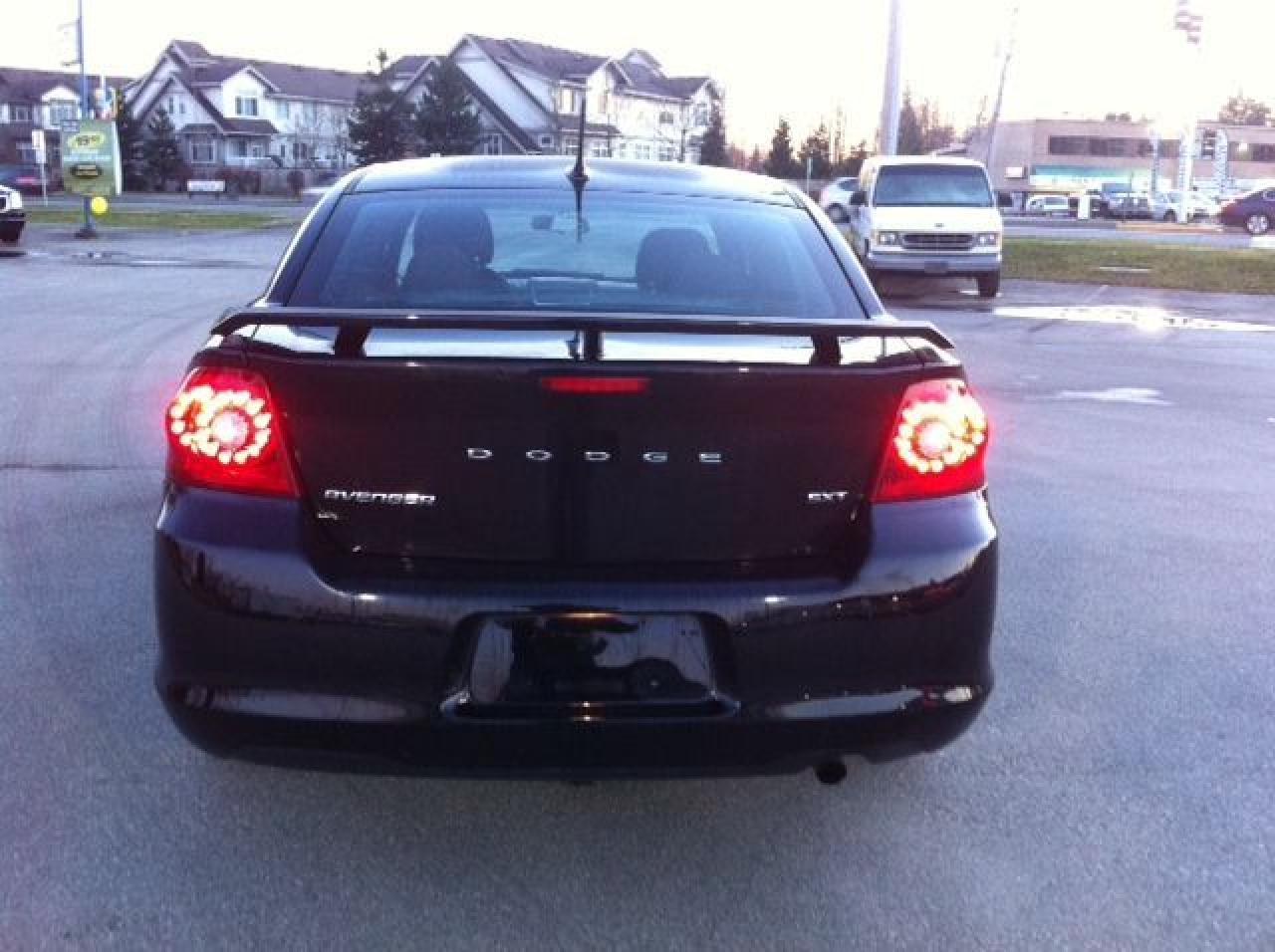 2012 Dodge Avenger SXT - Photo #14