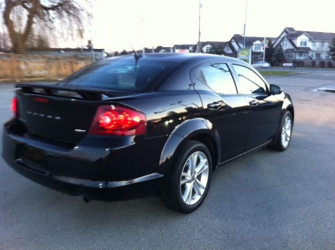 2012 Dodge Avenger SXT - Photo #17