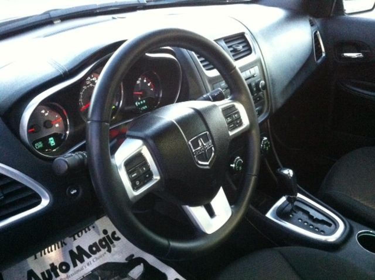 2012 Dodge Avenger SXT - Photo #19