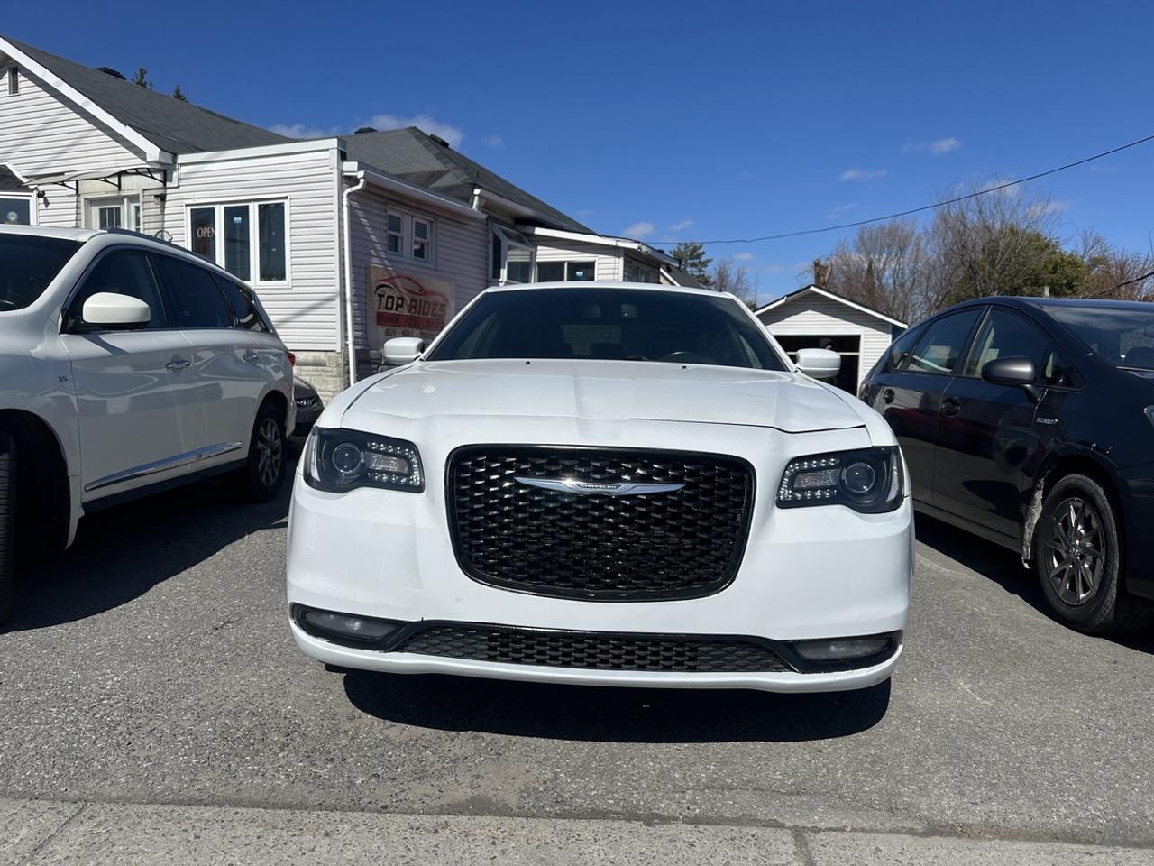 2019 Chrysler 300 S Photo0