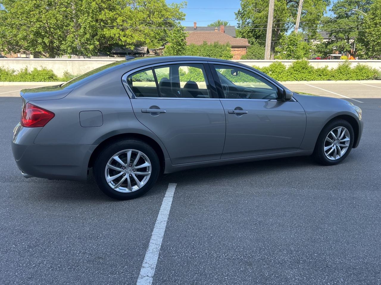 2009 Infiniti G37X   Photo